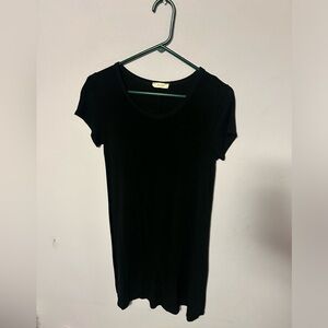 Lightweight everyday casual black tee